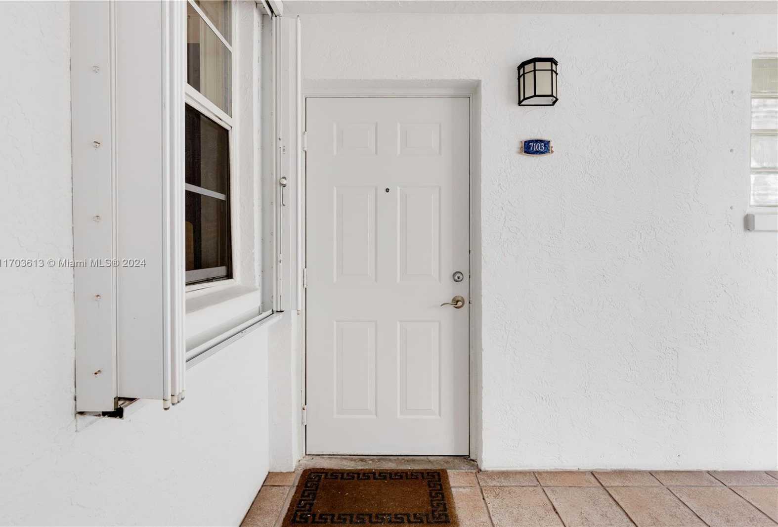 Small Image of 3105 NE 184th St, Aventura, FL 33160, USA Number 3