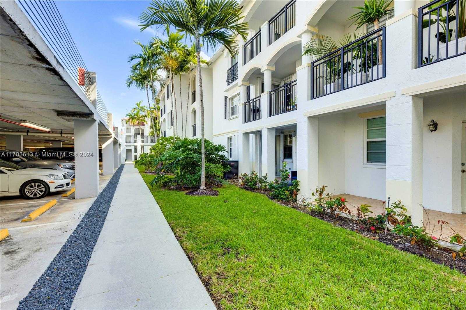 Small Image of 3105 NE 184th St, Aventura, FL 33160, USA Number 30
