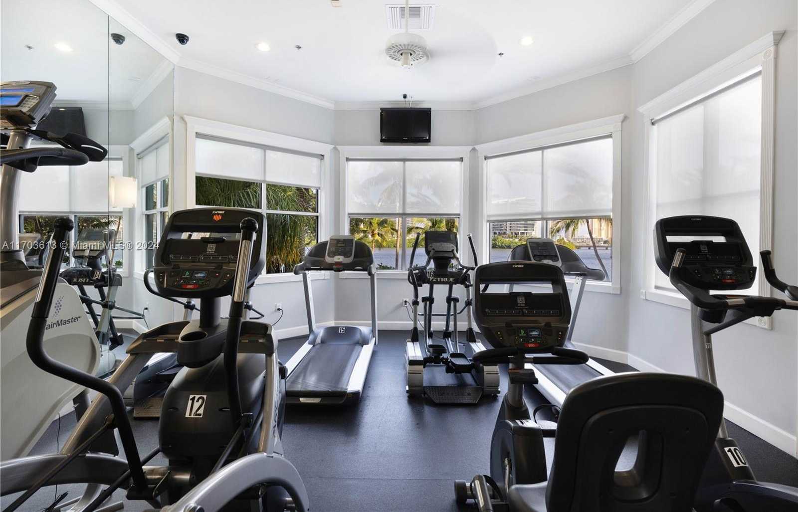 Small Image of 3105 NE 184th St, Aventura, FL 33160, USA Number 31