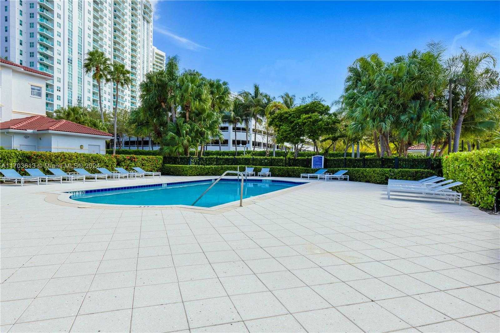 Small Image of 3105 NE 184th St, Aventura, FL 33160, USA Number 33