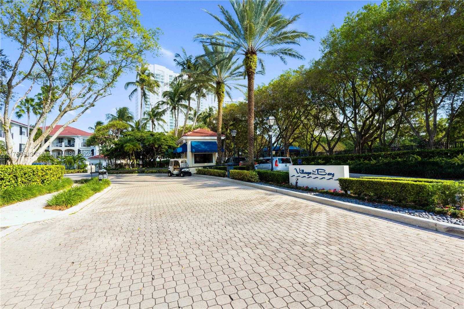 Small Image of 3105 NE 184th St, Aventura, FL 33160, USA Number 38