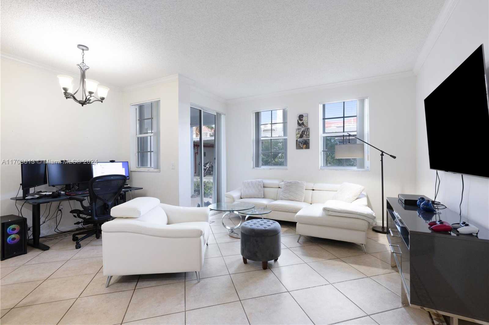 Small Image of 3105 NE 184th St, Aventura, FL 33160, USA Number 9