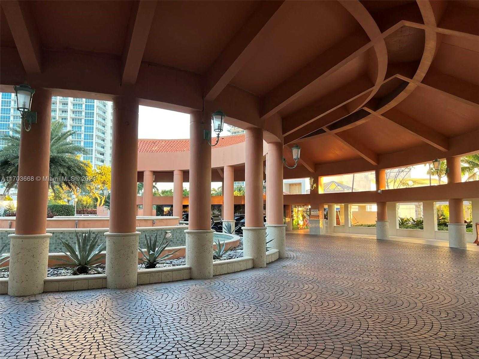 Small Image of 400 SOUTH POINTE DR #1610, Miami Beach Number 18