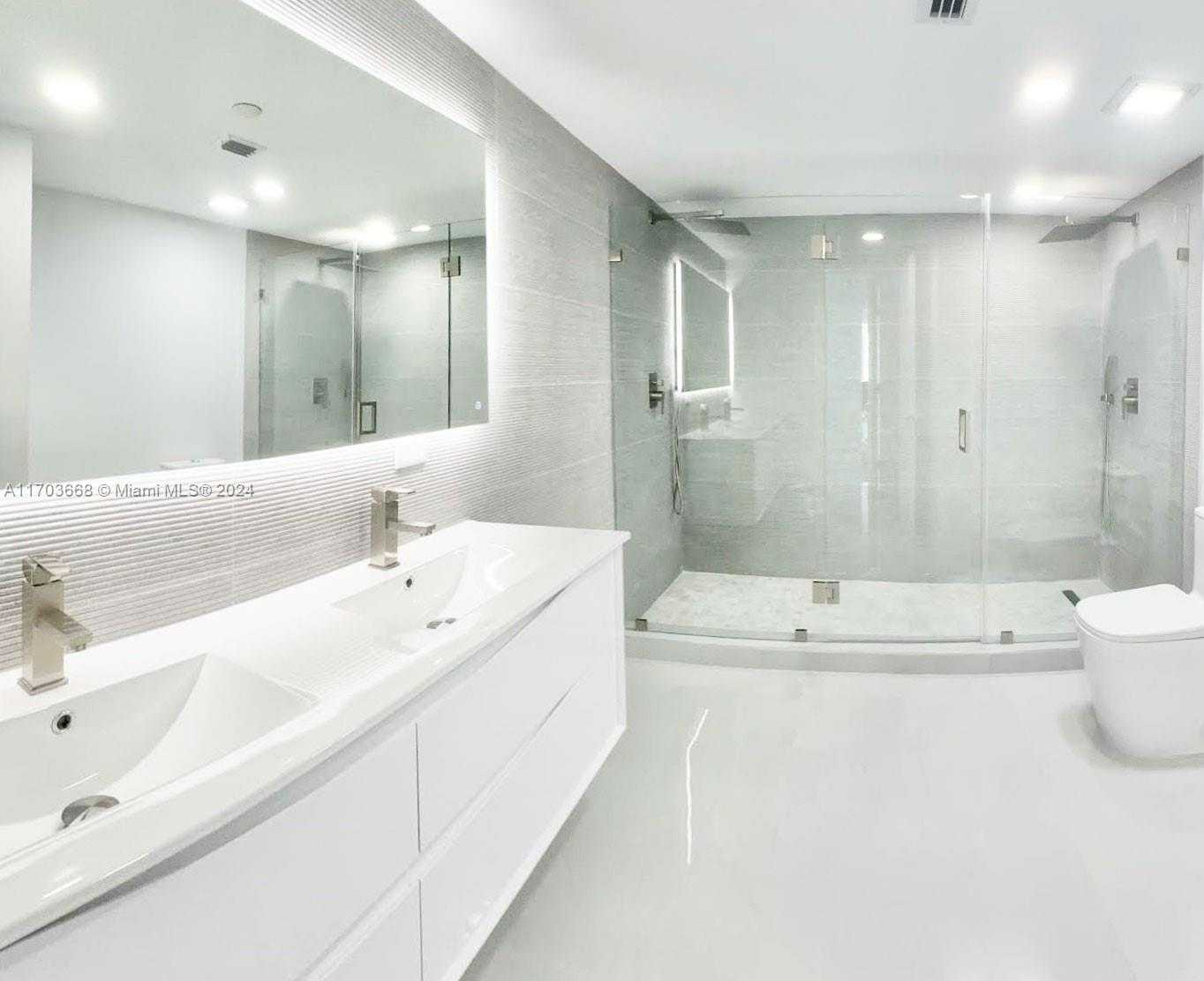 Small Image of 400 SOUTH POINTE DR #1610, Miami Beach Number 4