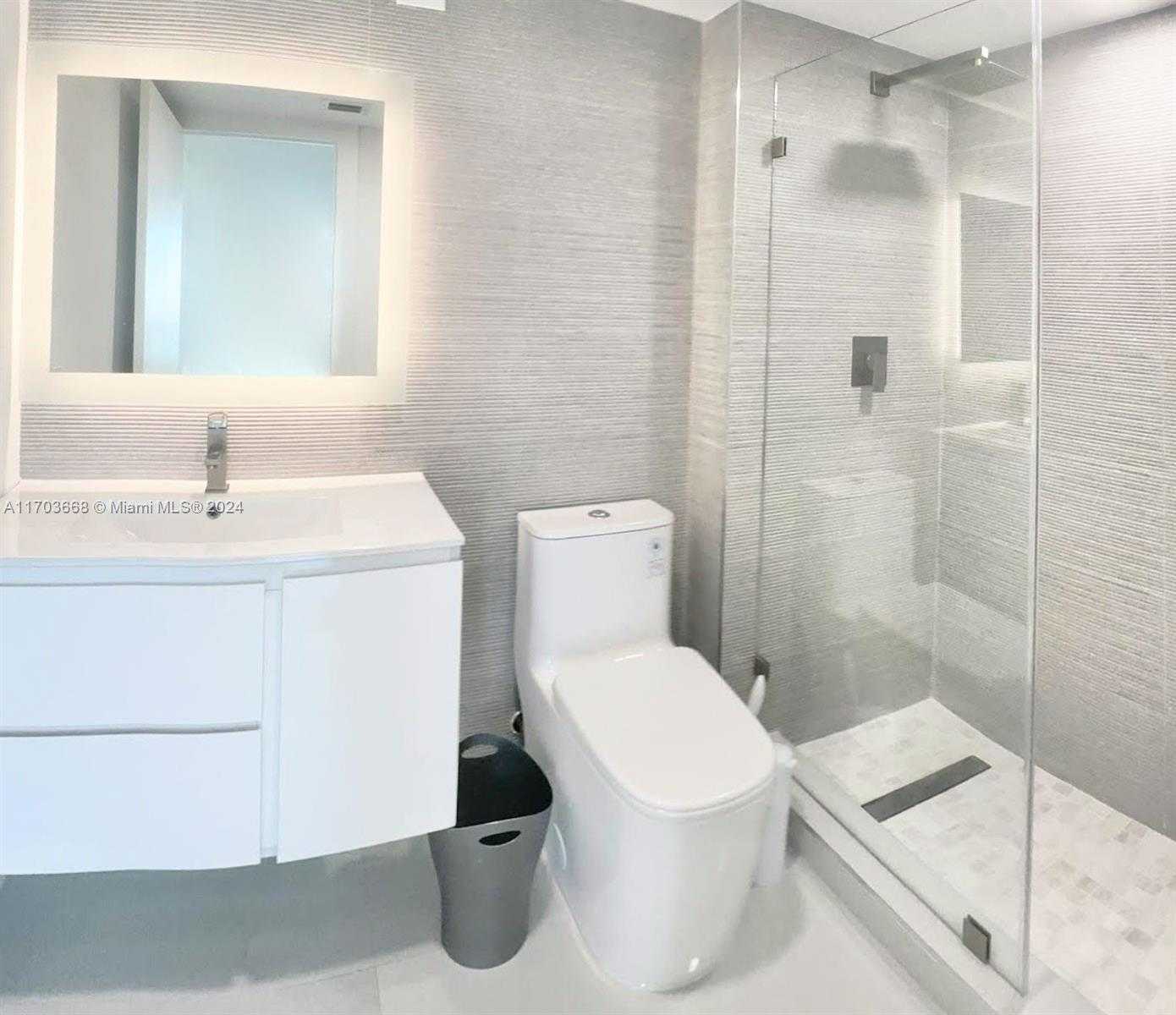 Small Image of 400 SOUTH POINTE DR #1610, Miami Beach Number 5