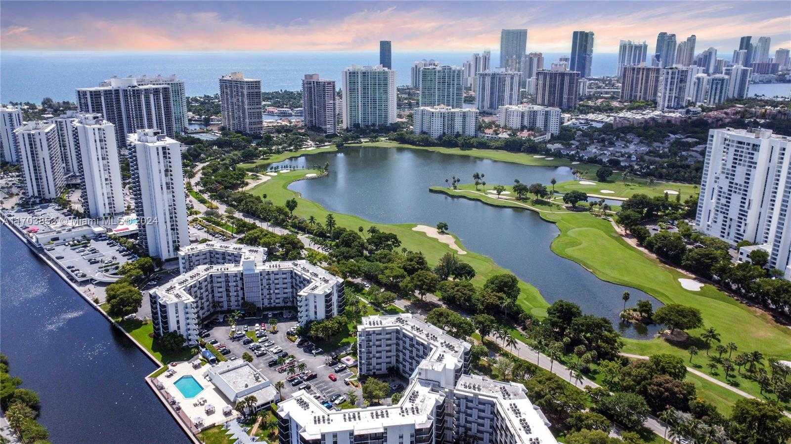 Small Image of 3475 N Country Club Dr, Miami, FL 33180, USA Number 12