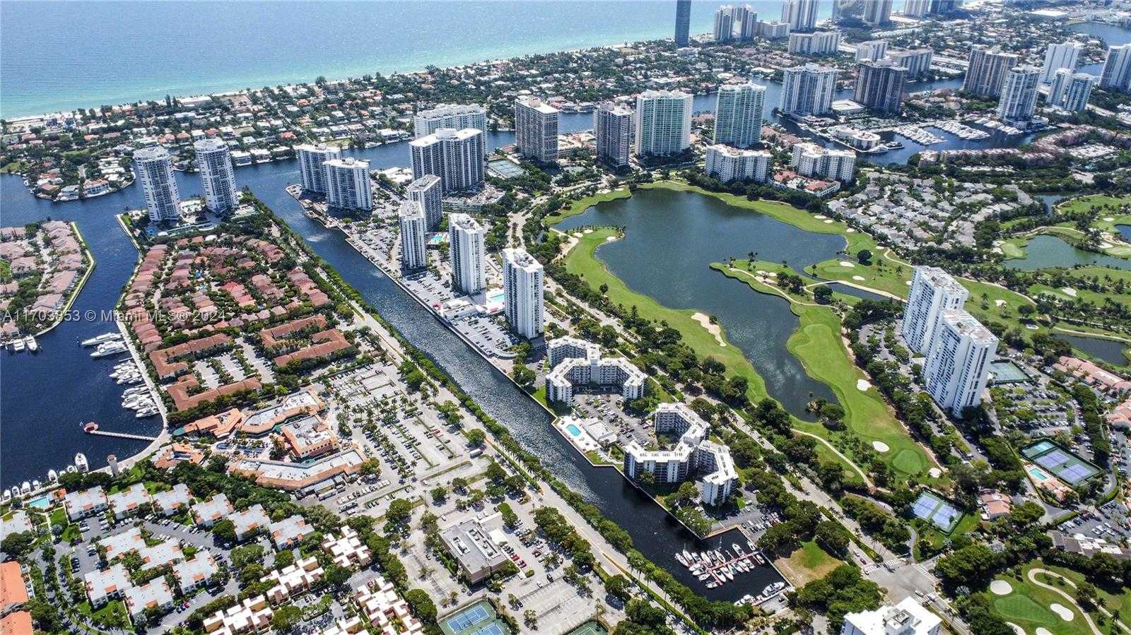 Small Image of 3475 N Country Club Dr, Miami, FL 33180, USA Number 13