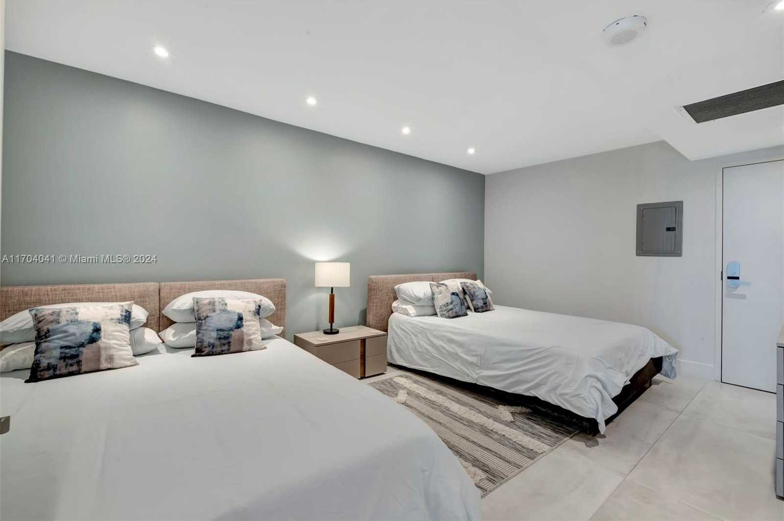 Small Image of 2301 COLLINS AVE #634/635, Miami Beach Number 11