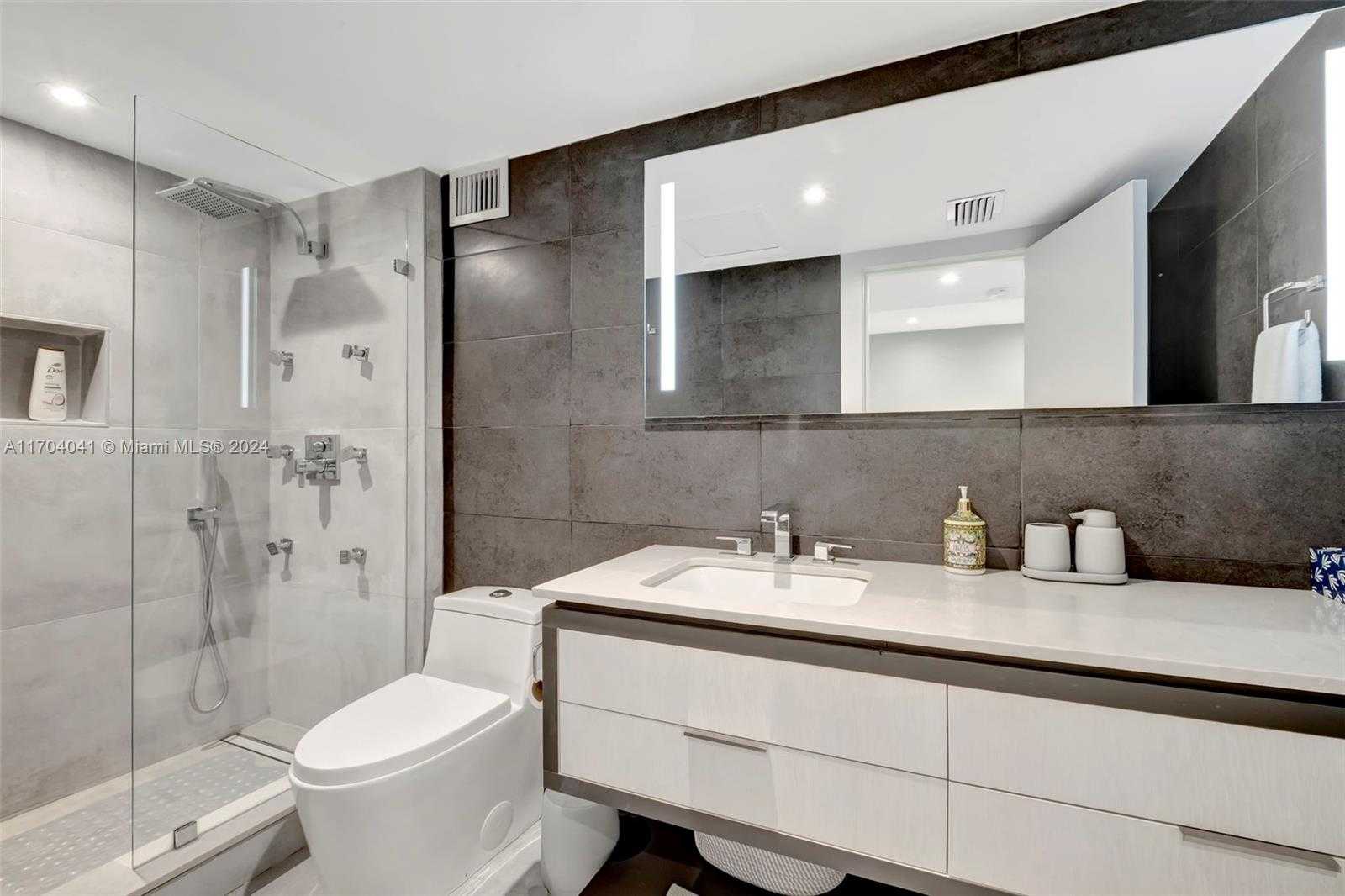 Small Image of 2301 COLLINS AVE #634/635, Miami Beach Number 12