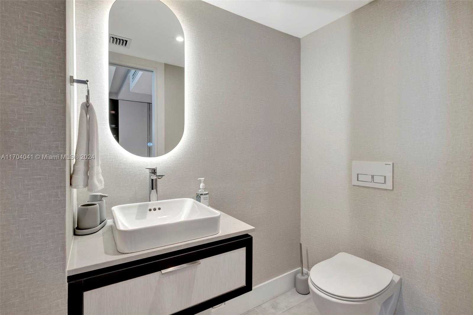 Small Image of 2301 COLLINS AVE #634/635, Miami Beach Number 14