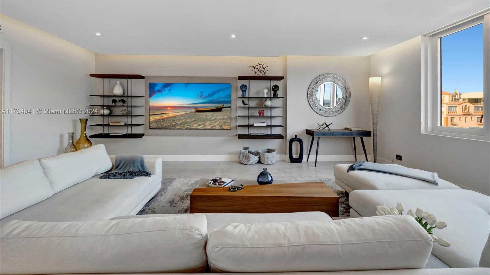Small Image of 2301 COLLINS AVE #634/635, Miami Beach Number 2