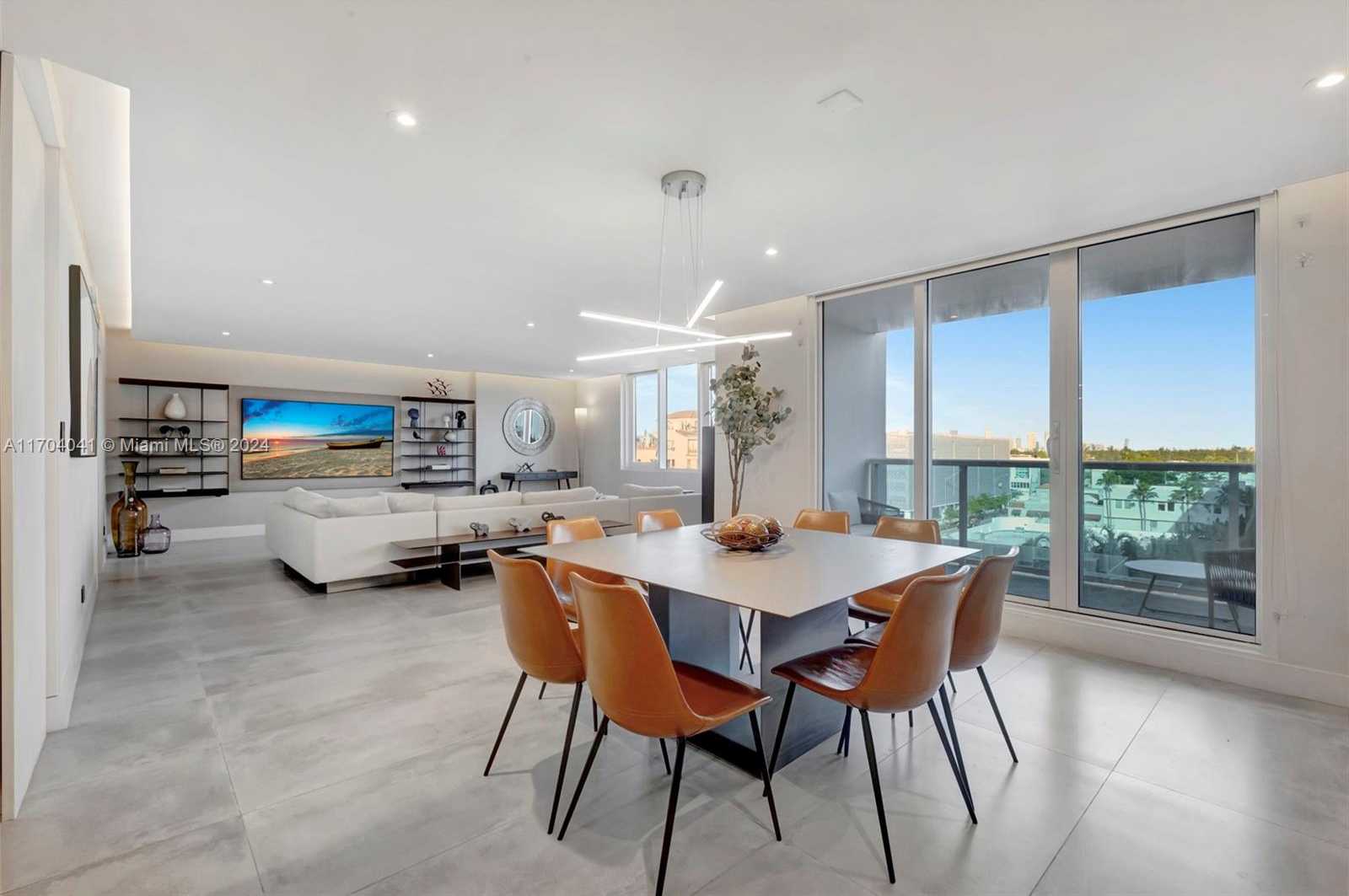 Small Image of 2301 COLLINS AVE #634/635, Miami Beach Number 4