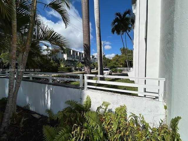 Small Image of 1075 93RD ST #401, Bay Harbor Islands Number 31