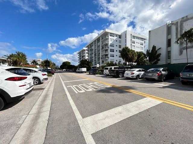 Small Image of 1075 93RD ST #401, Bay Harbor Islands Number 49
