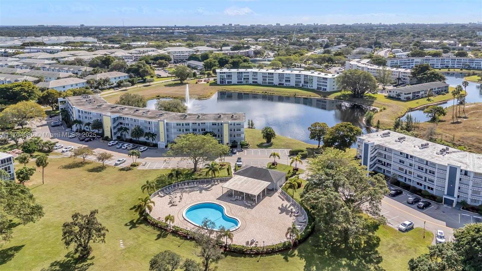 Small Image of 3029 BERKSHIRE B #3029, Deerfield Beach Number 4