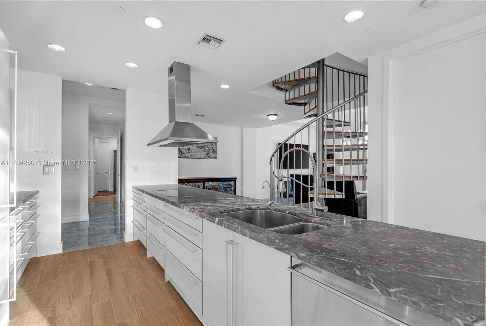 Small Image of 201 AQUA AVE #PH4, Miami Beach Number 13