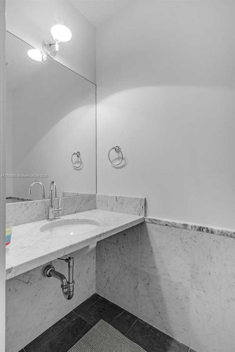 Small Image of 201 AQUA AVE #PH4, Miami Beach Number 16