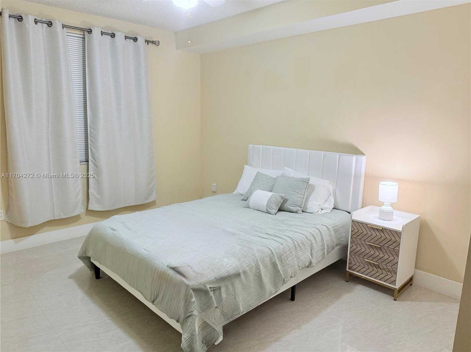 Small Image of 17150 NORTH BAY RD #2102, Sunny Isles Beach Number 11
