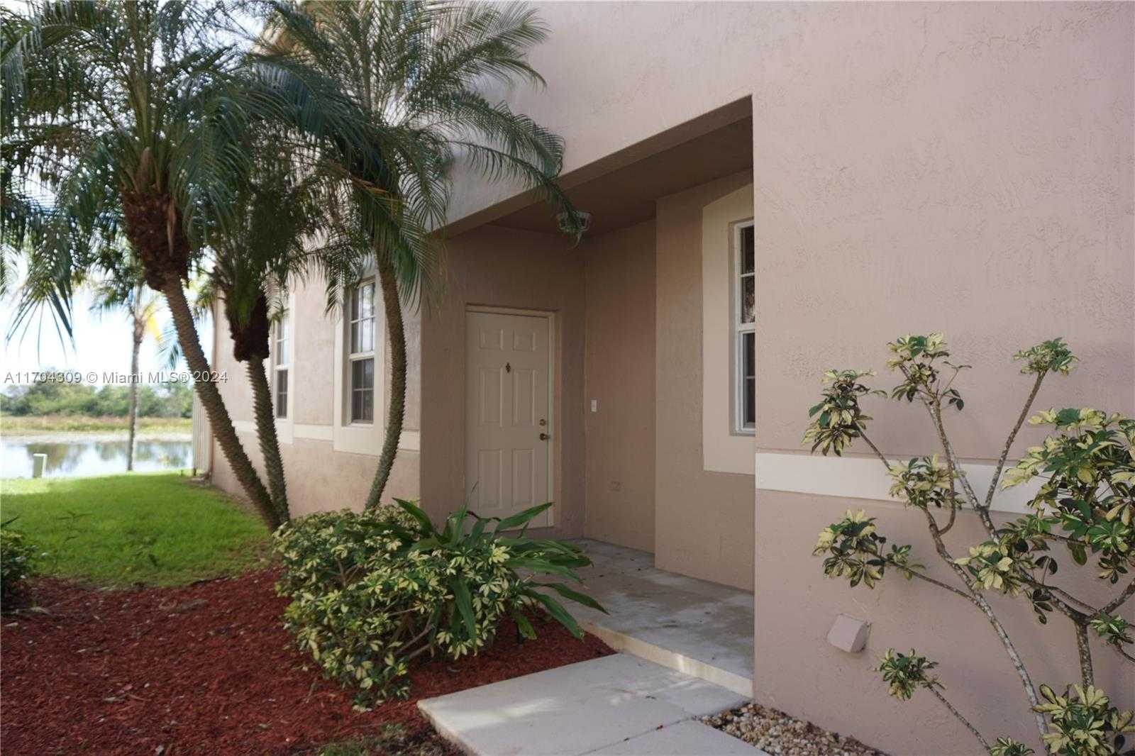 Small Image of 1868 SALERNO CIR #1868, Weston Number 3