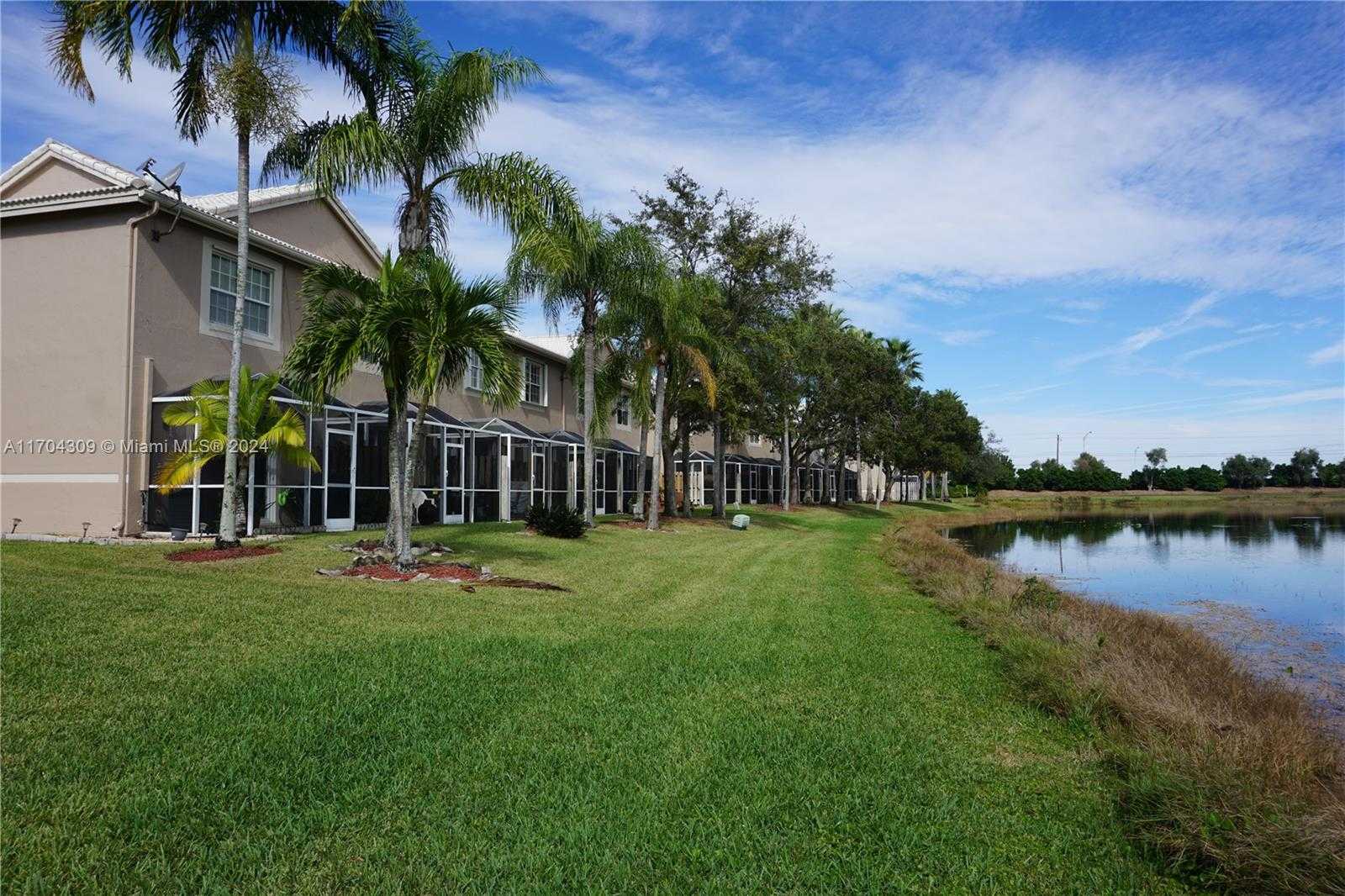 Small Image of 1868 SALERNO CIR #1868, Weston Number 32