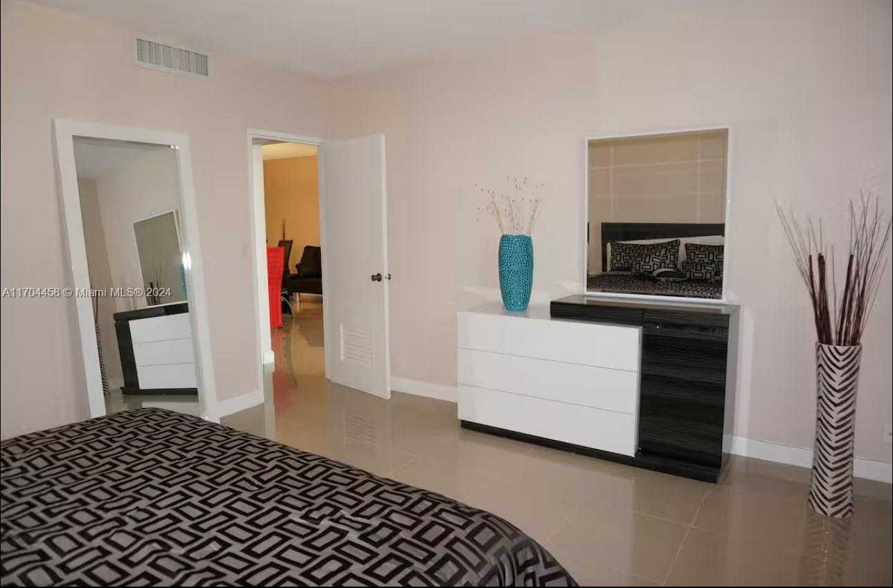 Small Image of 4001 SOUTH OCEAN DR #15H, Hollywood Number 13