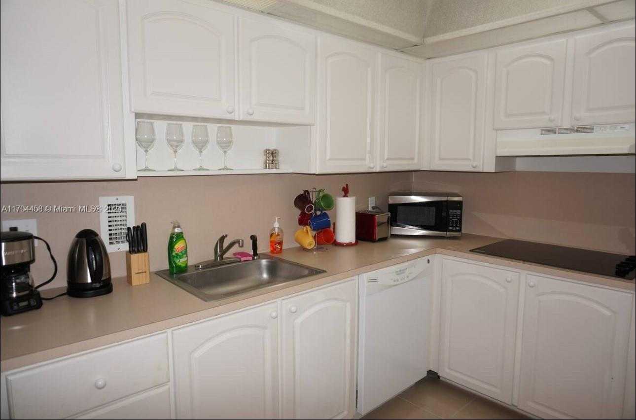 Small Image of 4001 SOUTH OCEAN DR #15H, Hollywood Number 9
