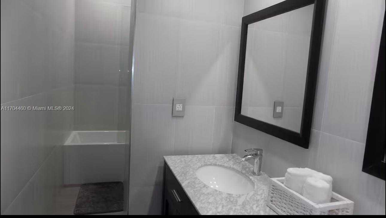 Small Image of 4001 SOUTH OCEAN DR #PH3, Hollywood Number 13