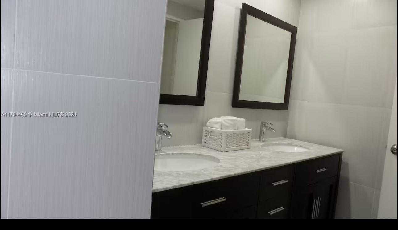 Small Image of 4001 SOUTH OCEAN DR #PH3, Hollywood Number 14