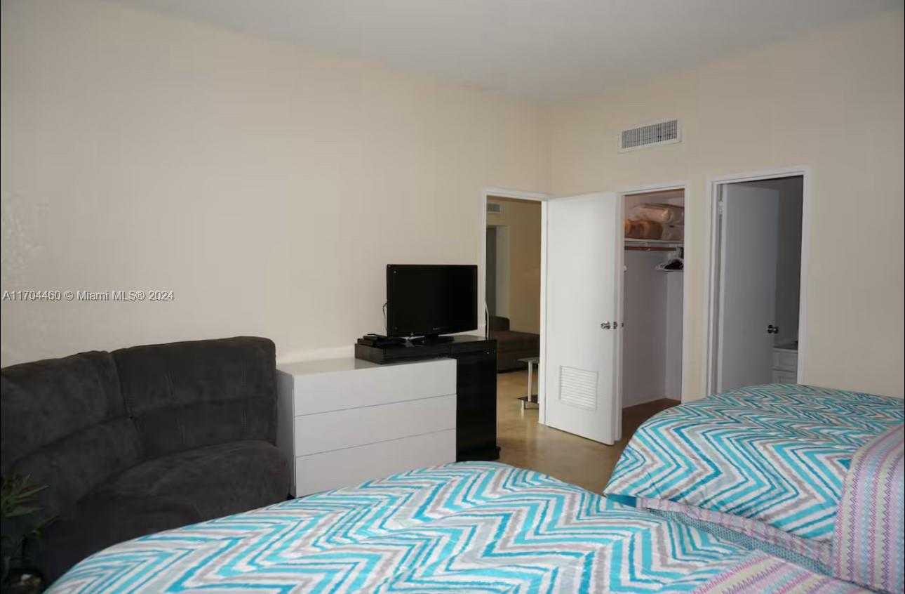 Small Image of 4001 SOUTH OCEAN DR #PH3, Hollywood Number 15
