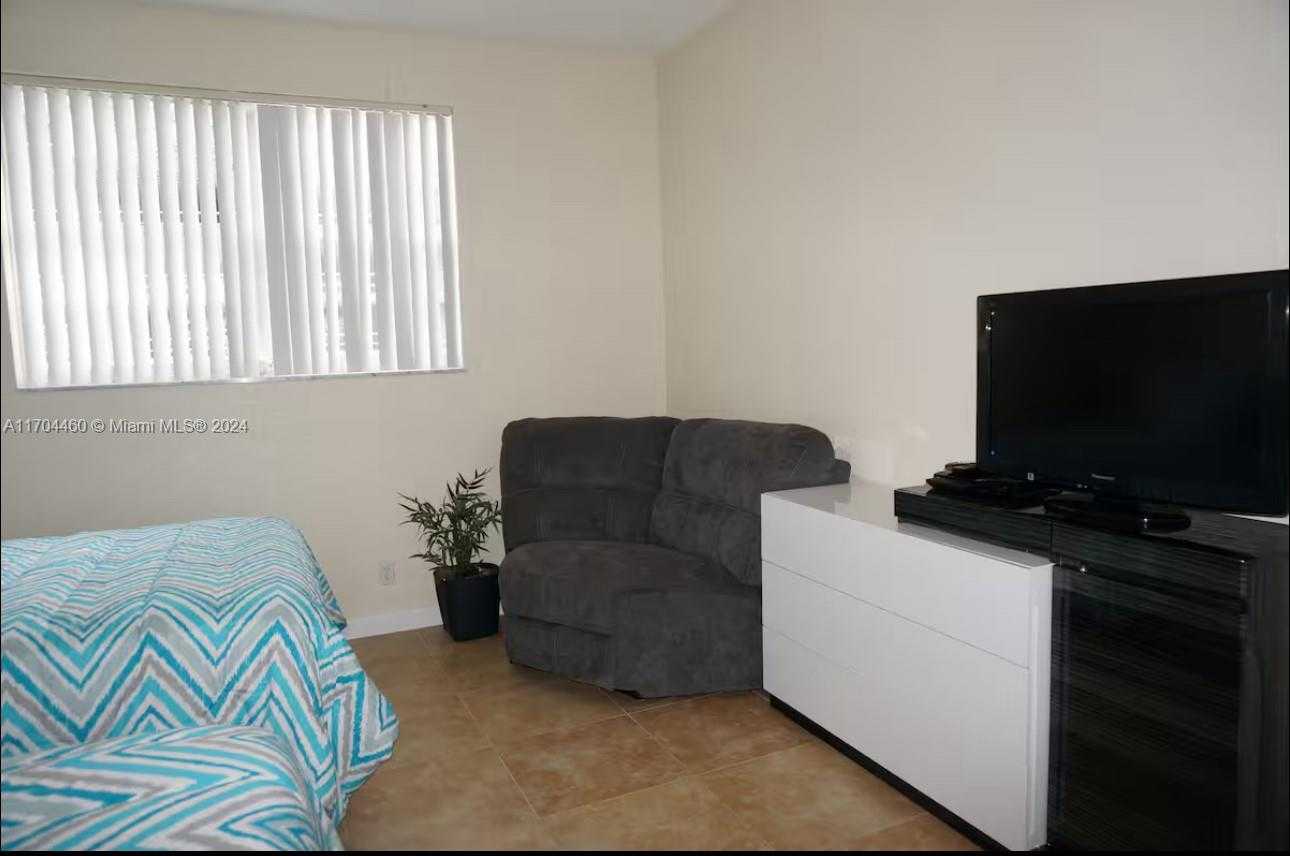 Small Image of 4001 SOUTH OCEAN DR #PH3, Hollywood Number 17