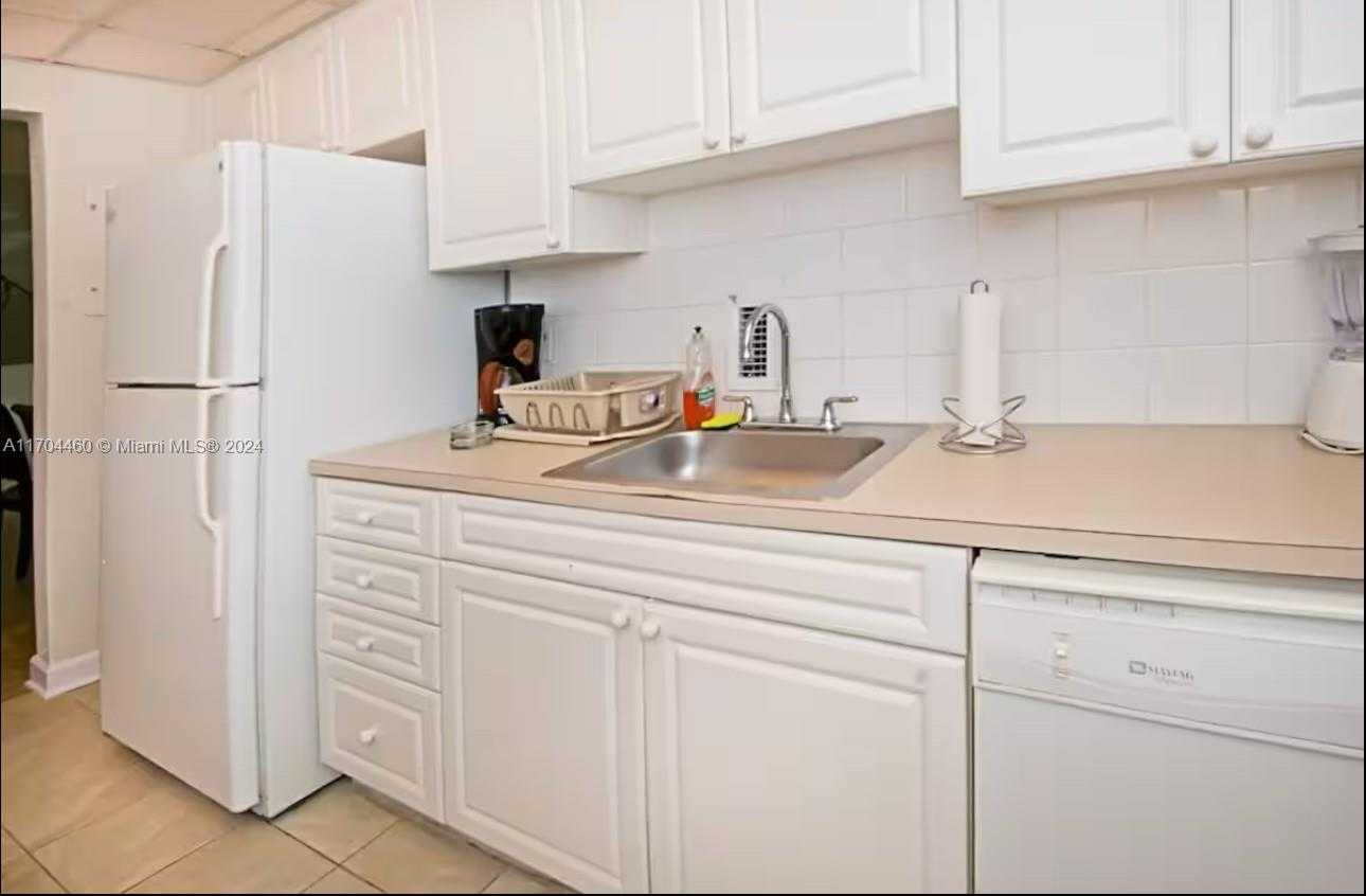 Small Image of 4001 SOUTH OCEAN DR #PH3, Hollywood Number 23