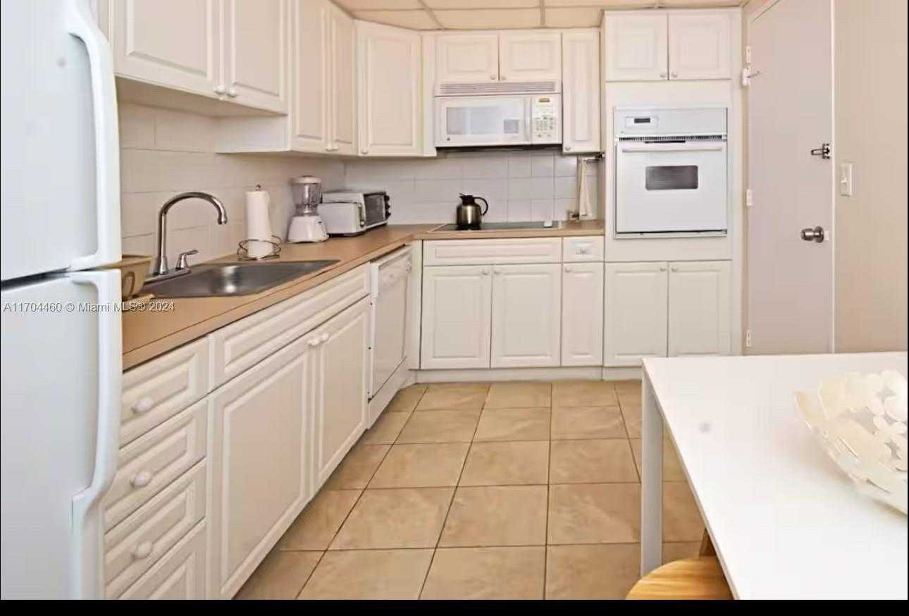Small Image of 4001 SOUTH OCEAN DR #PH3, Hollywood Number 25