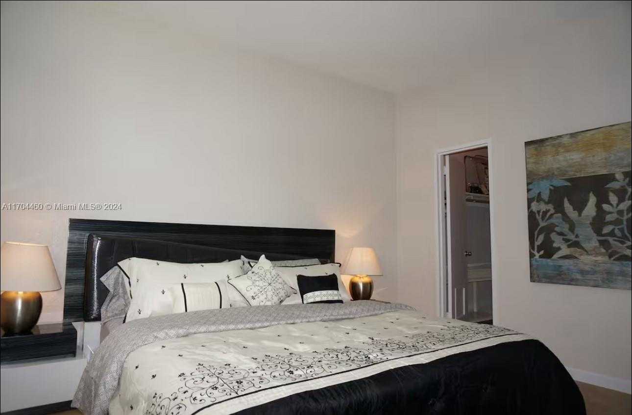 Small Image of 4001 SOUTH OCEAN DR #PH3, Hollywood Number 9