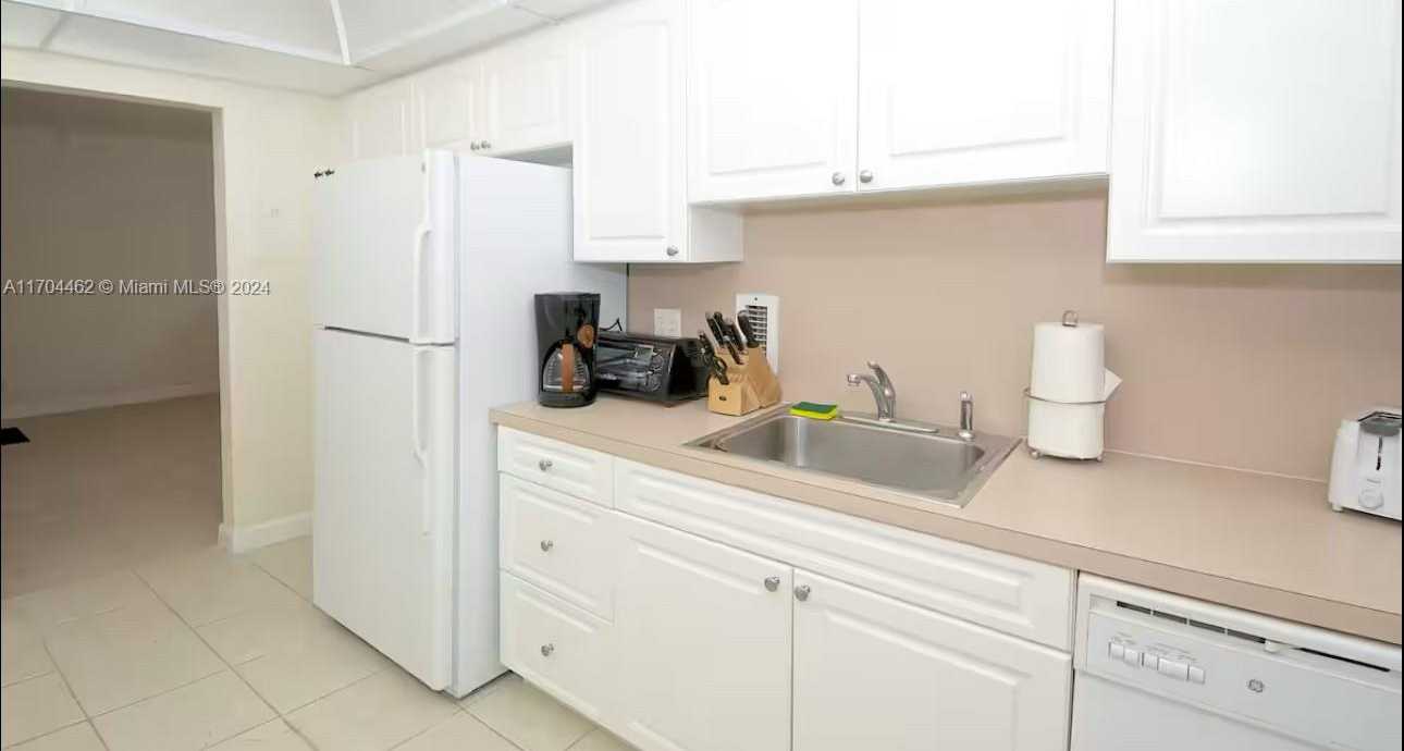 Small Image of 4001 SOUTH OCEAN DR #12C, Hollywood Number 11