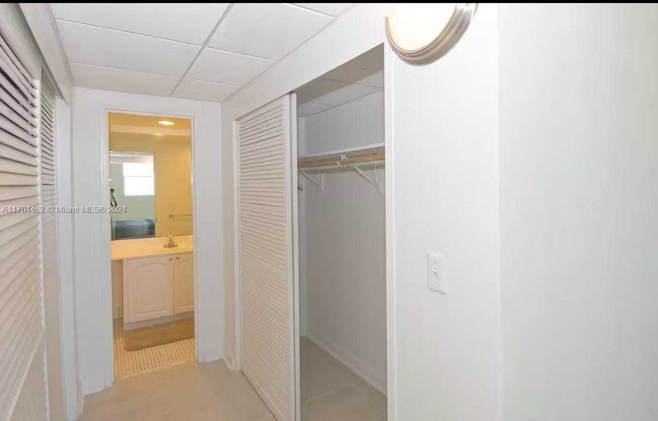 Small Image of 4001 SOUTH OCEAN DR #12C, Hollywood Number 19