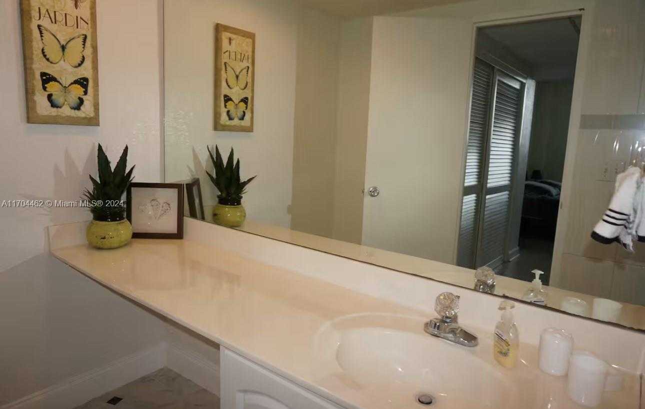 Small Image of 4001 SOUTH OCEAN DR #12C, Hollywood Number 20