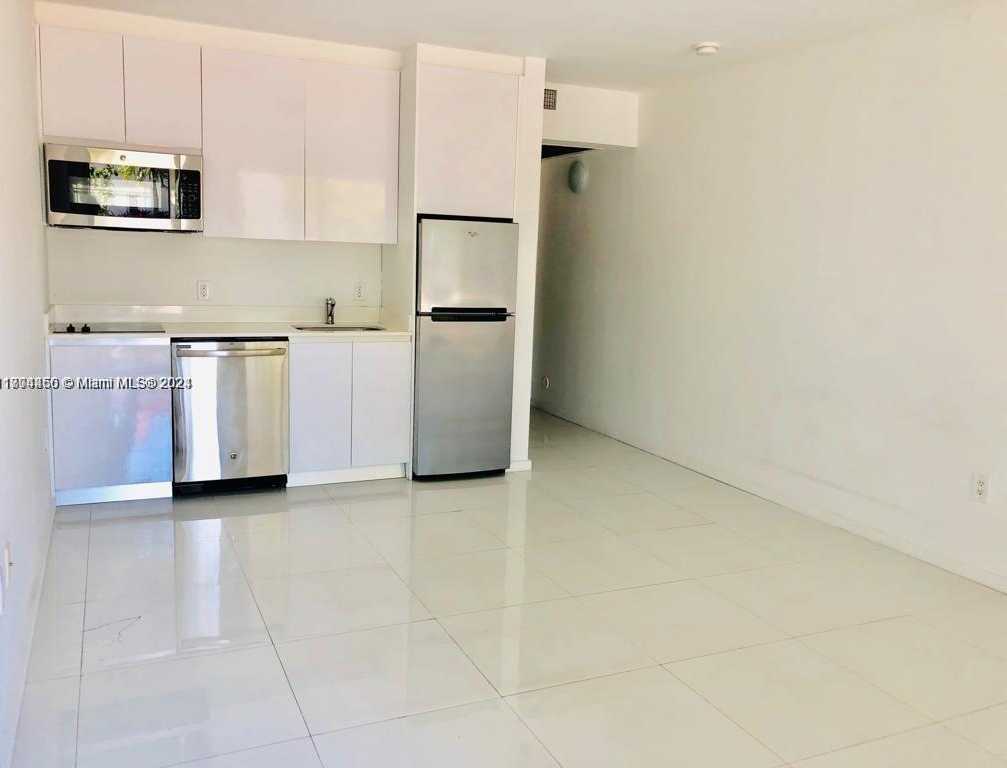 Small Image of 801 15TH ST #107, Miami Beach Number 4