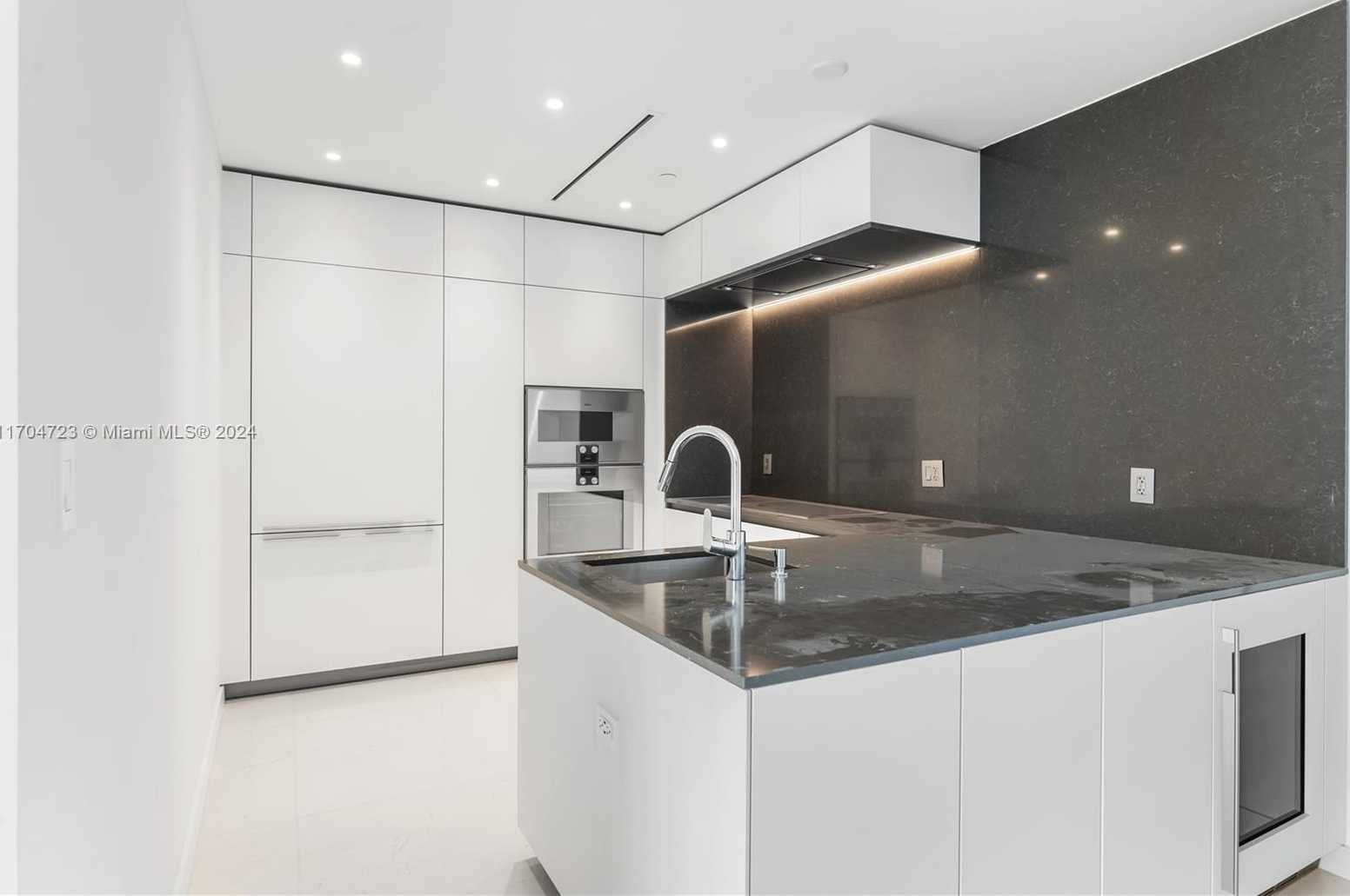 Small Image of 300 BISCAYNE BLVD WAY #5209, Miami Number 5