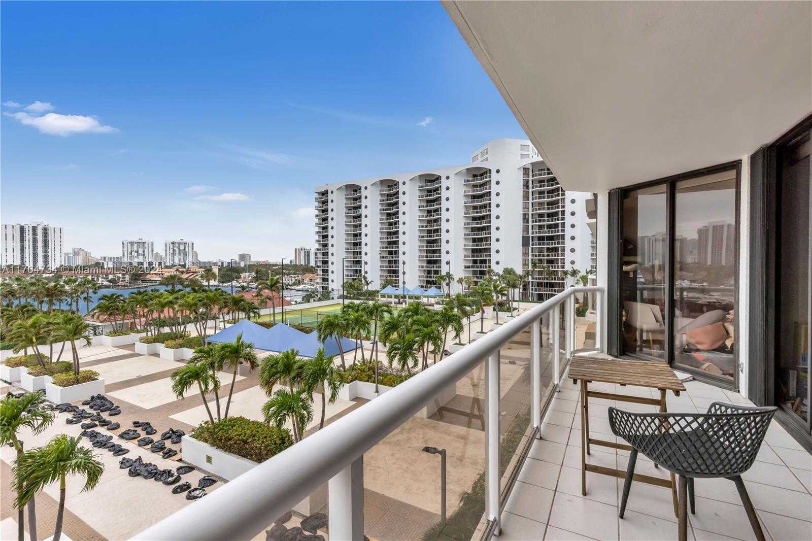Small Image of 3640 YACHT CLUB DR #607, Aventura Number 4