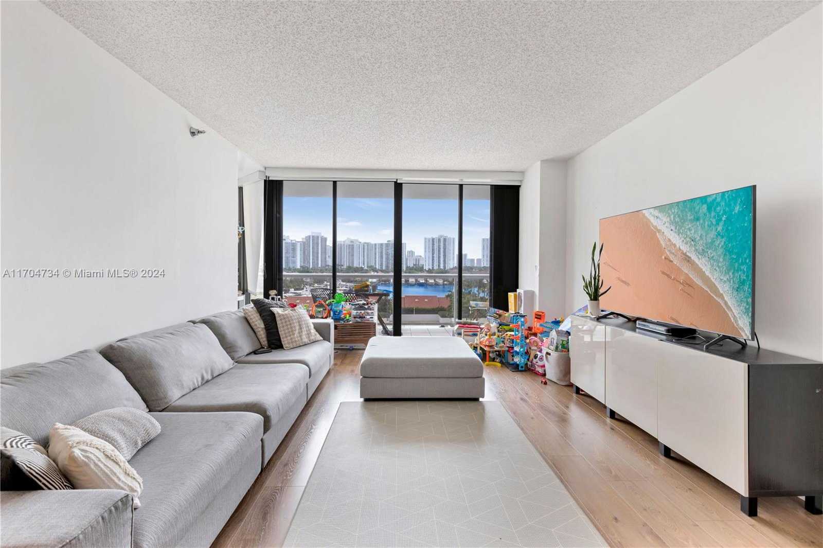 Small Image of 3640 YACHT CLUB DR #607, Aventura Number 7