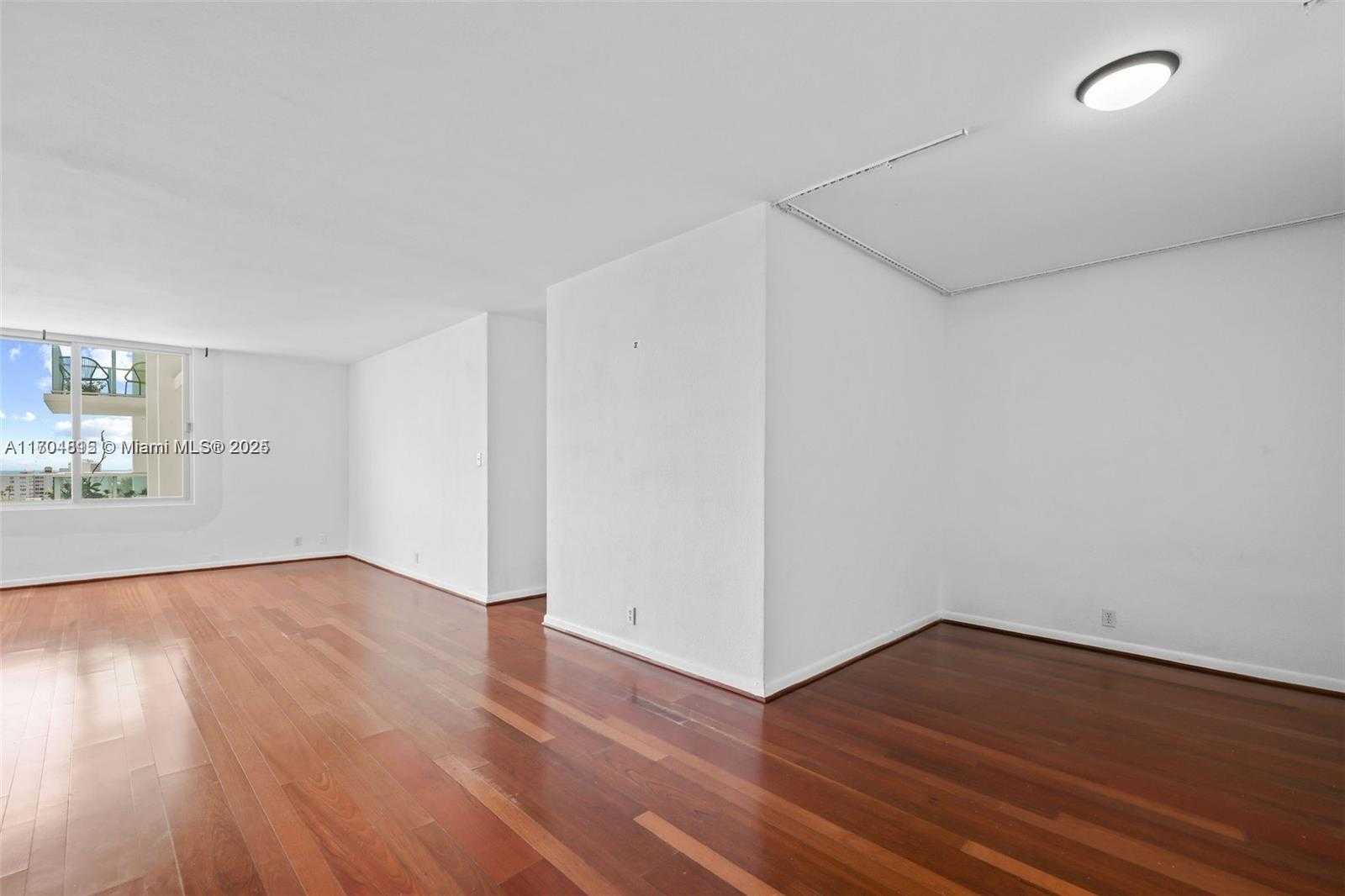 Small Image of 1000 WEST AVE #1105, Miami Beach Number 12