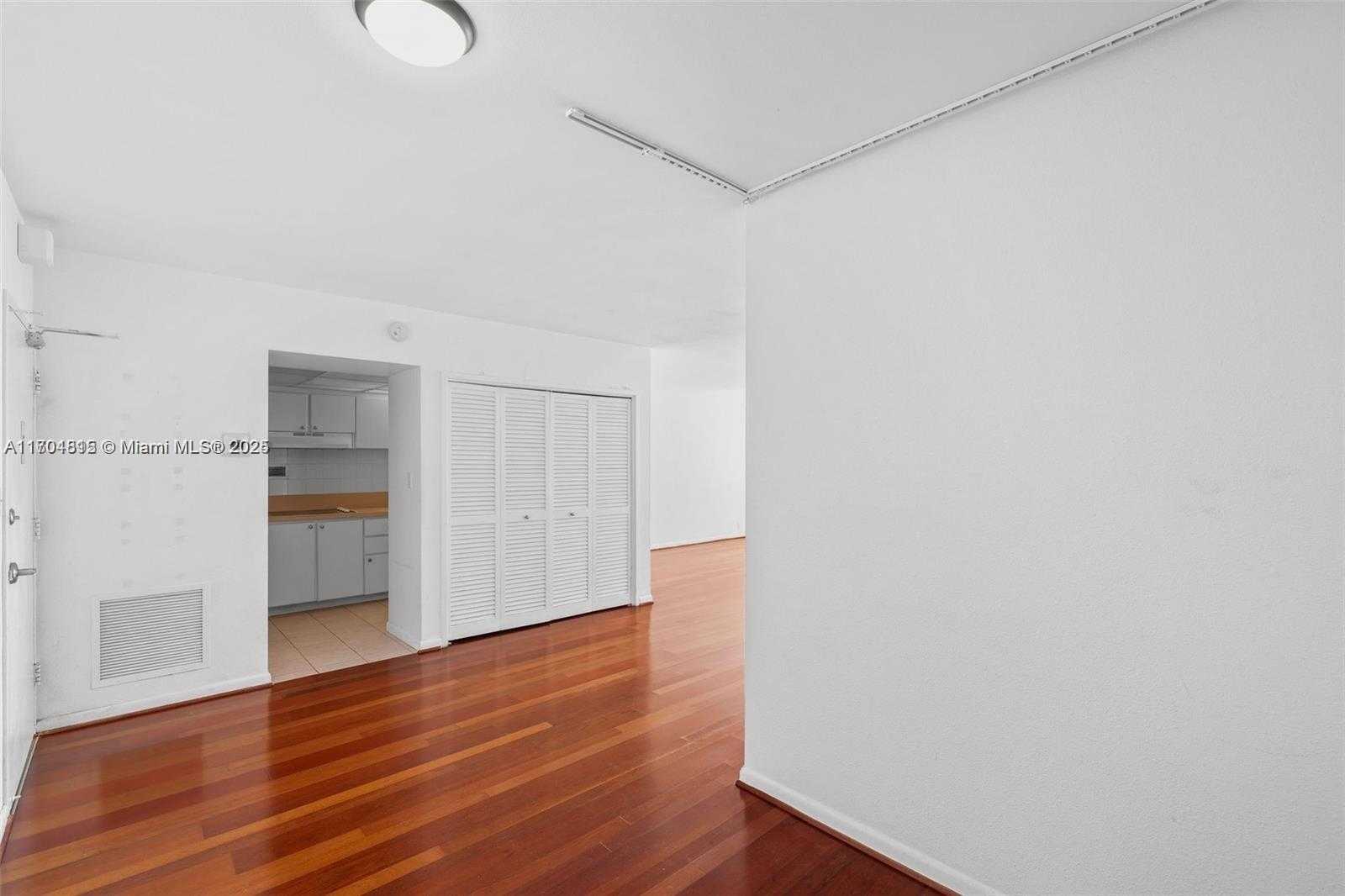 Small Image of 1000 WEST AVE #1105, Miami Beach Number 15