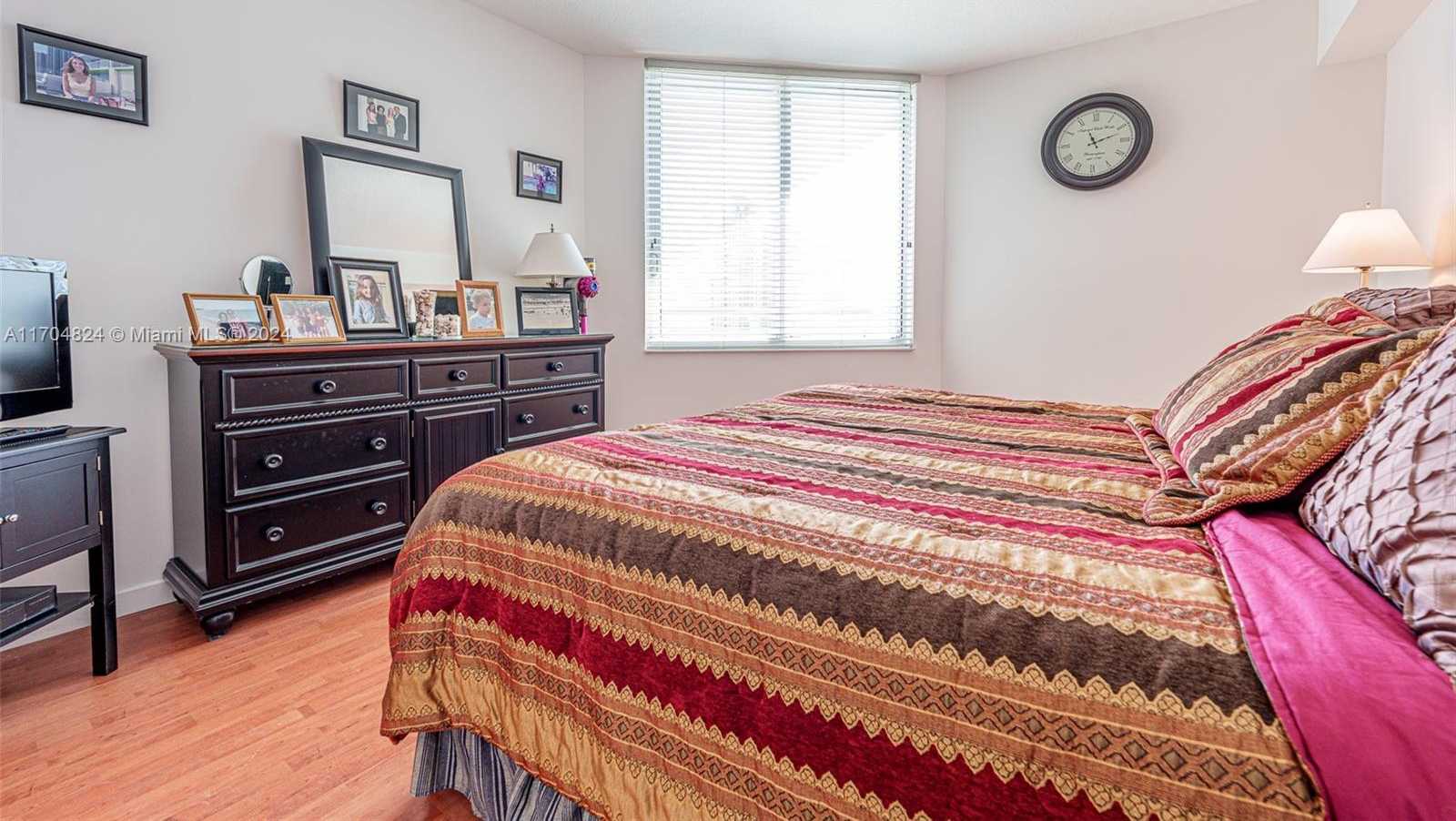 Small Image of 335 SOUTH BISCAYNE BLVD #3005, Miami Number 10