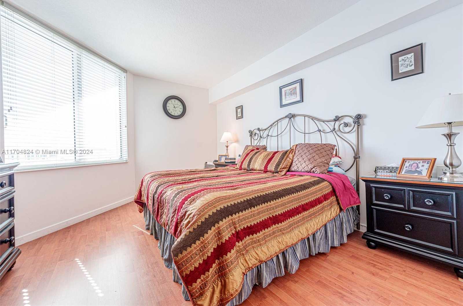 Small Image of 335 SOUTH BISCAYNE BLVD #3005, Miami Number 11