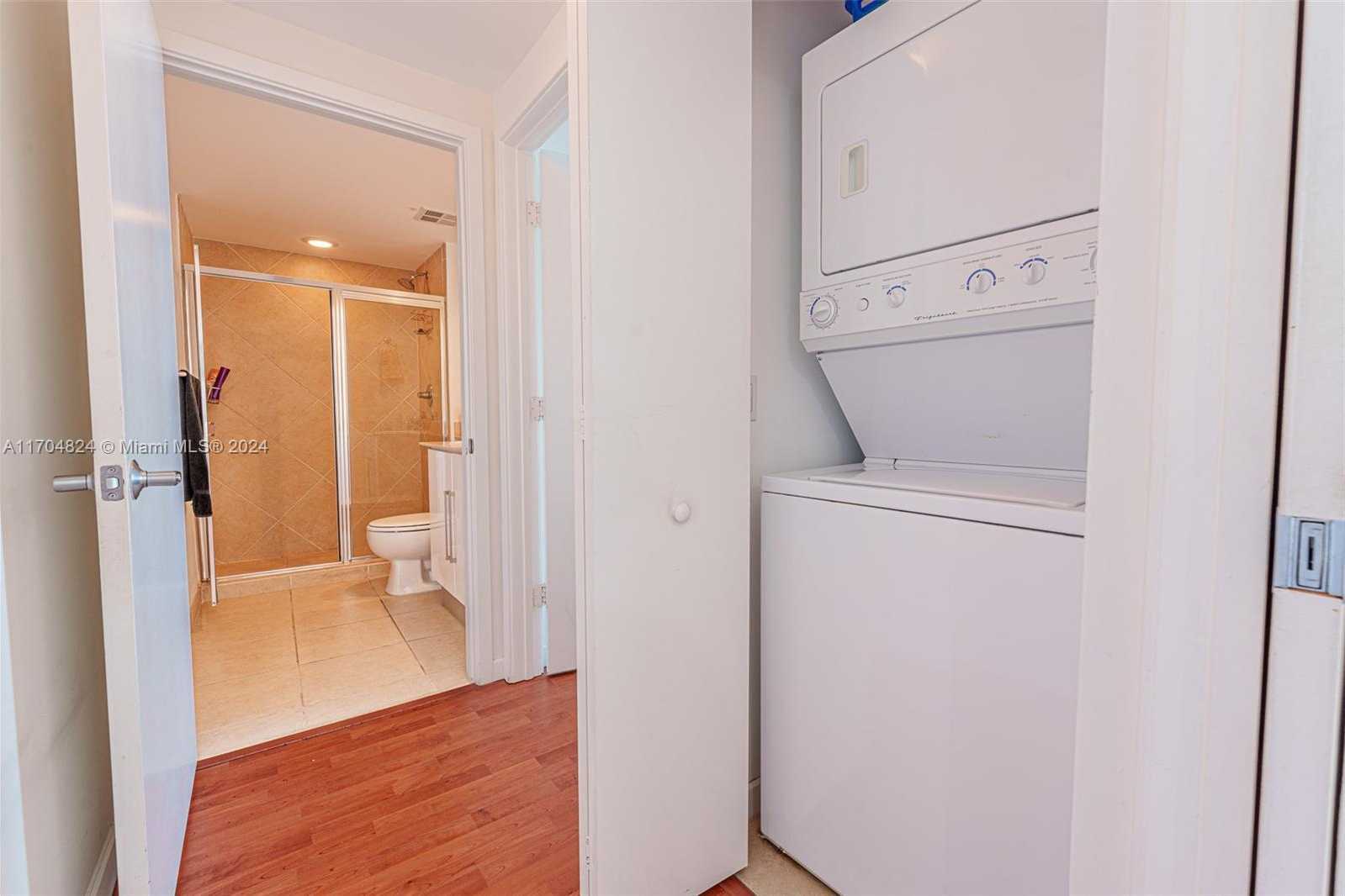 Small Image of 335 SOUTH BISCAYNE BLVD #3005, Miami Number 12