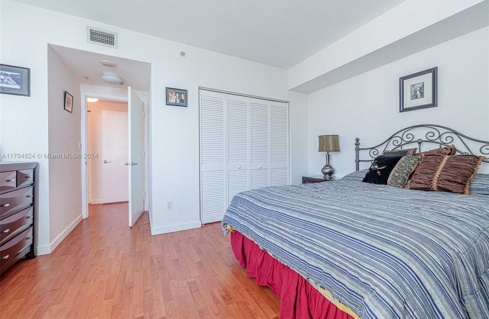 Small Image of 335 SOUTH BISCAYNE BLVD #3005, Miami Number 15