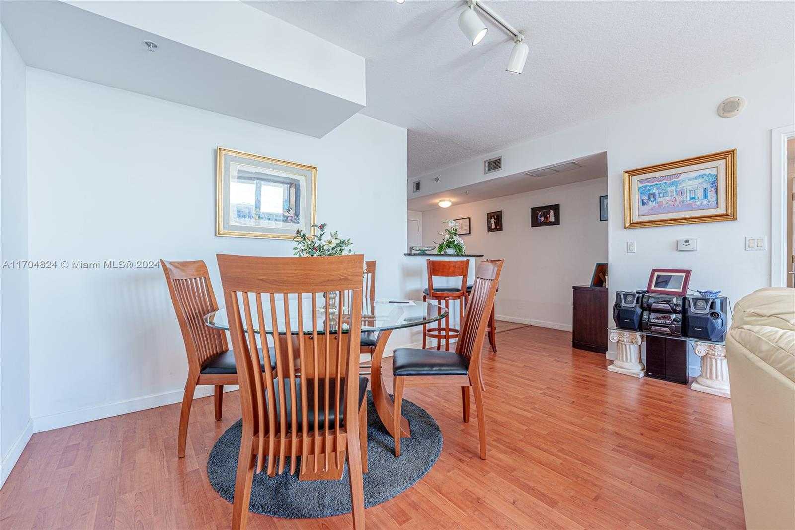Small Image of 335 SOUTH BISCAYNE BLVD #3005, Miami Number 20