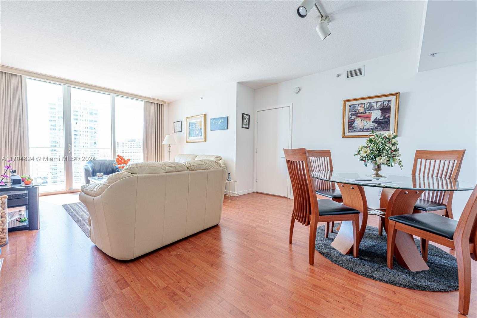 Small Image of 335 SOUTH BISCAYNE BLVD #3005, Miami Number 23