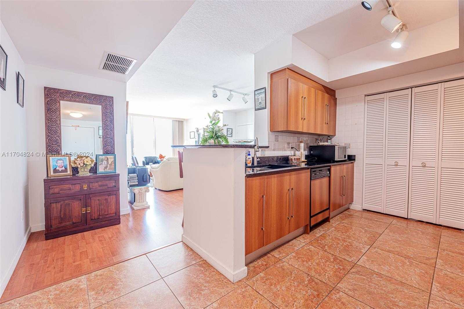 Small Image of 335 SOUTH BISCAYNE BLVD #3005, Miami Number 27
