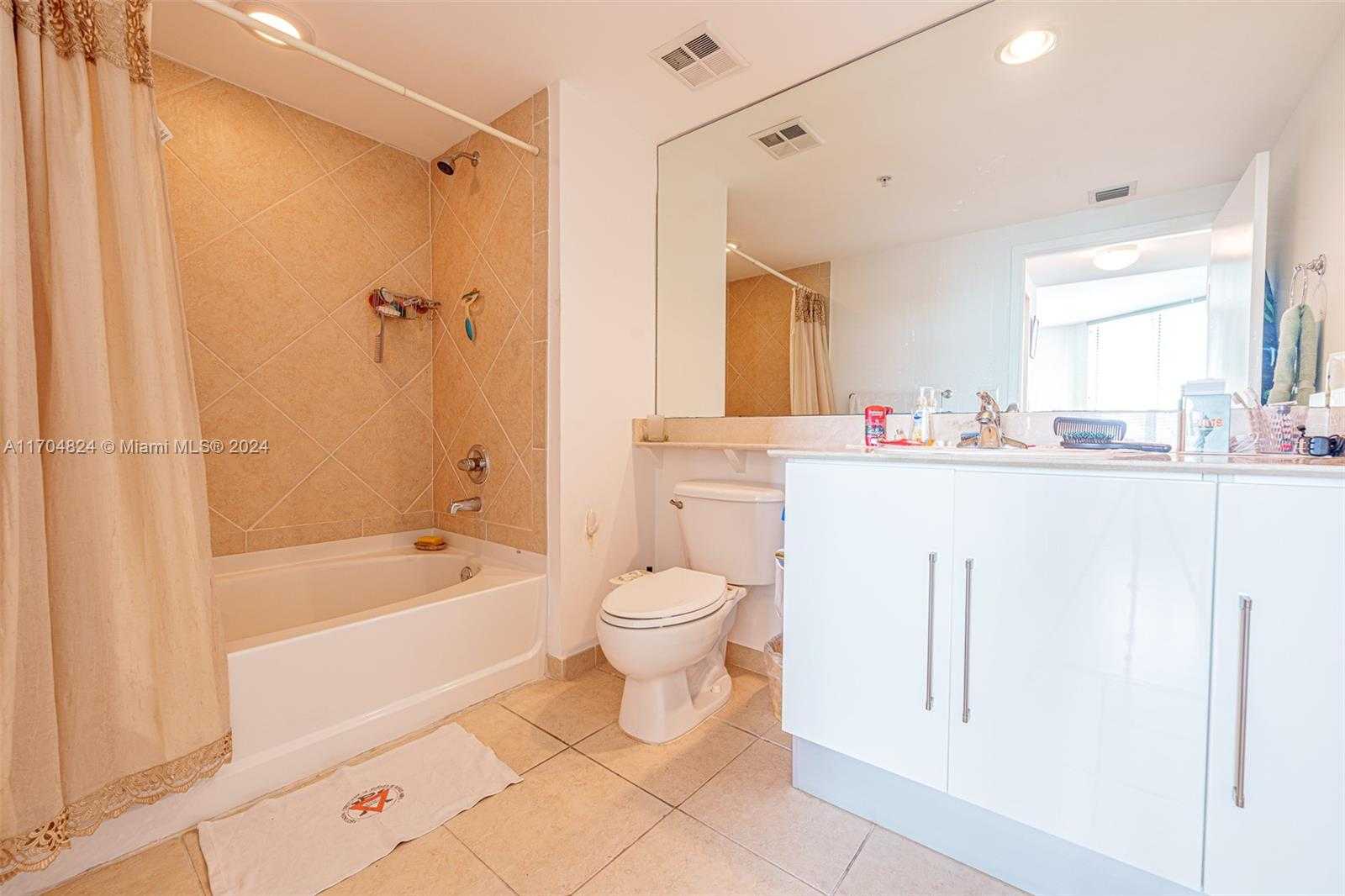 Small Image of 335 SOUTH BISCAYNE BLVD #3005, Miami Number 8